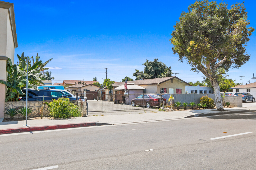 5548 Gage Ave in Bell Gardens, CA - Building Photo