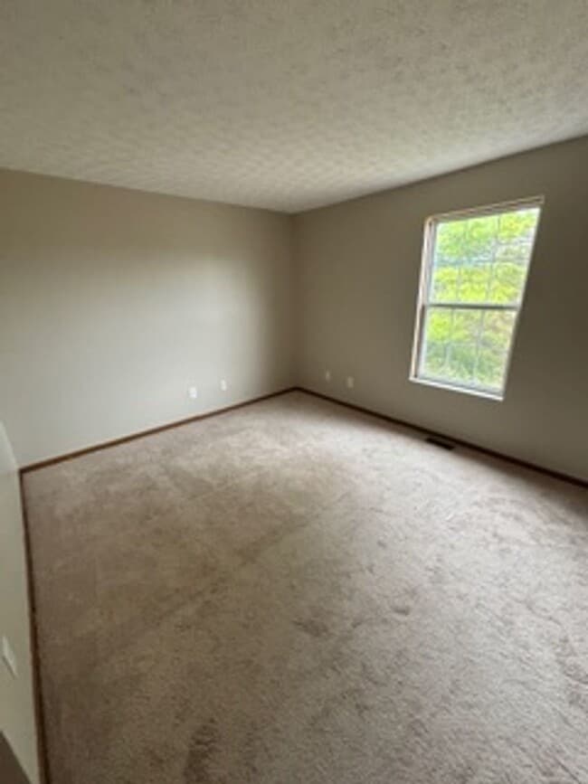 5685 Barney Ln in Columbus, OH - Building Photo - Building Photo