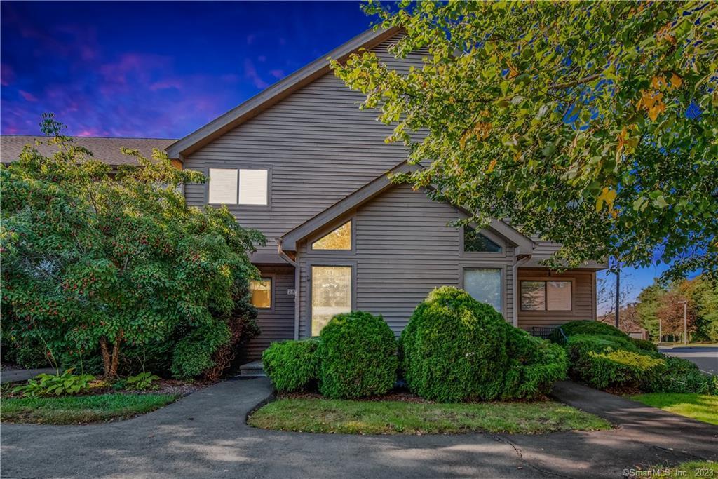 2 Canterbury Ln in Clinton, CT - Building Photo