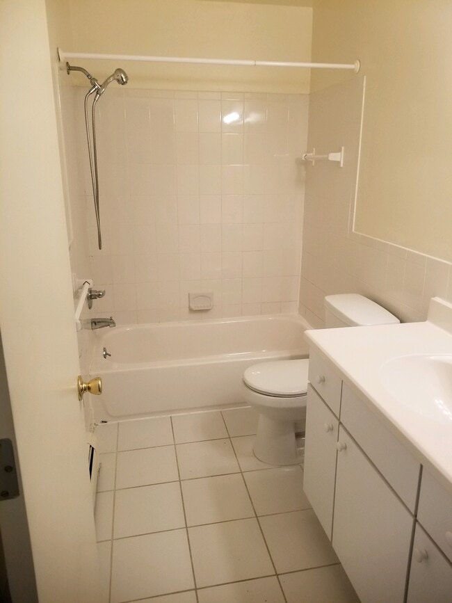 227 Twelve Mile Rd, Unit #9 in Royal Oak, MI - Building Photo - Building Photo