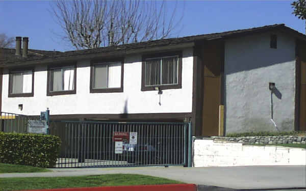 Cinnamon Creek Apartments in Anaheim, CA - Building Photo