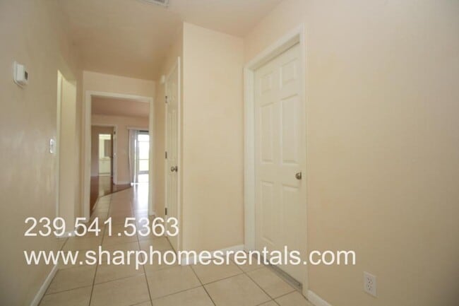 7464 Pebble Beach Rd in Ft. Myers, FL - Building Photo - Building Photo