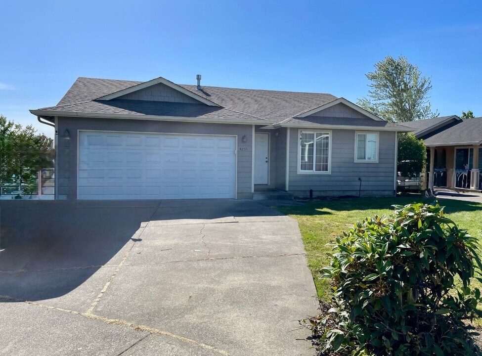 4255 Studio Ct NE in Salem, OR - Building Photo