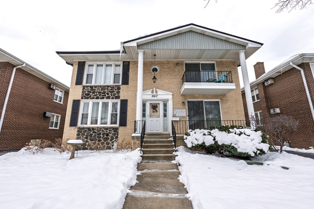 4617 Grove Ave in Brookfield, IL - Building Photo