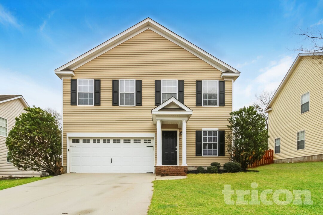 1952 Lake Carolina Dr in Columbia, SC - Foto de edificio