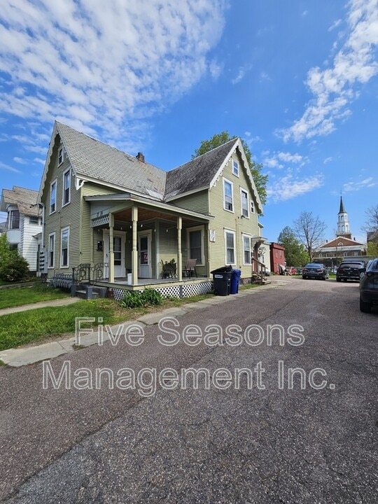 19 Grant St in Burlington, VT - Building Photo