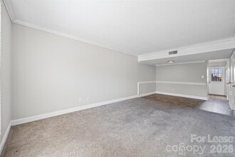 7906 Oak Meadow Ct in Charlotte, NC - Foto de edificio - Building Photo