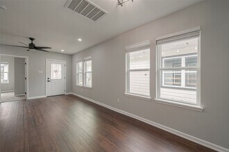 3413 Simmons St in Houston, TX - Building Photo - Building Photo