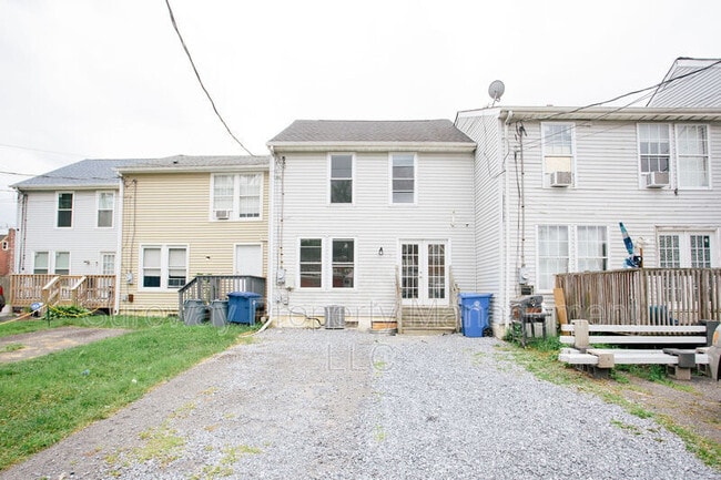 121 Rancocas Rd in Mount Holly, NJ - Building Photo - Building Photo