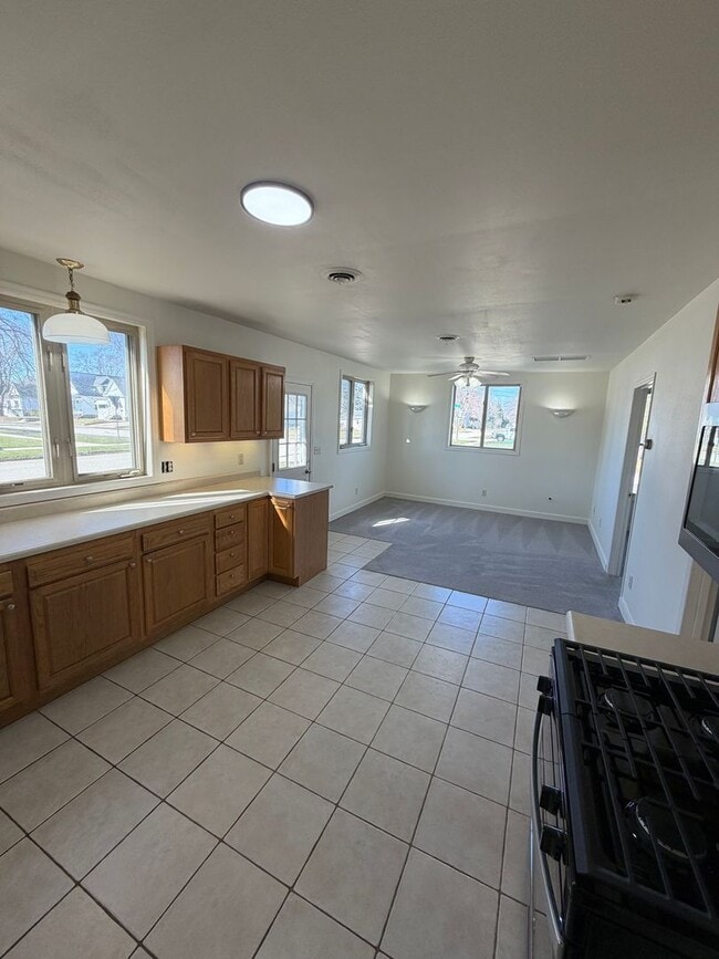 304 E Gruenwald Ave in Oshkosh, WI - Building Photo - Building Photo