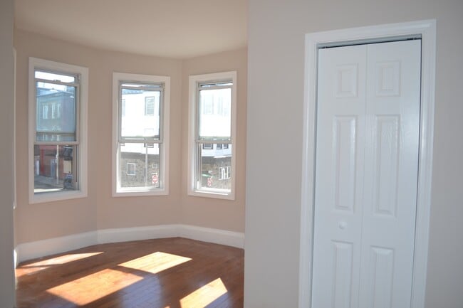 241 Maverick St, Unit 2