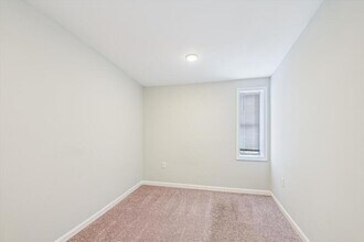 1324 W Lombard St in Baltimore, MD - Foto de edificio - Building Photo