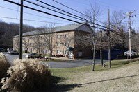 Quantico Court in Triangle, VA - Foto de edificio - Building Photo