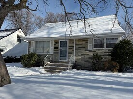 3711 Charlotte St in Erie, PA - Building Photo