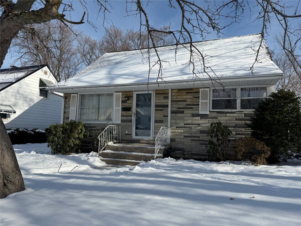 3711 Charlotte St in Erie, PA - Building Photo