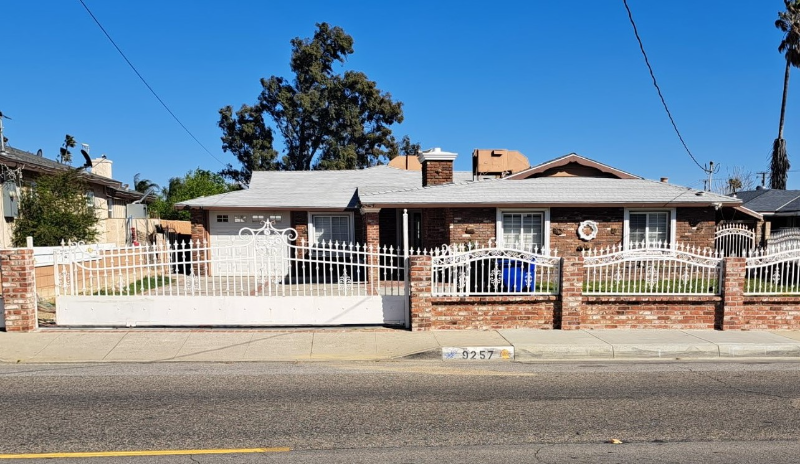 9257 Palmetto Ave in Fontana, CA - Building Photo