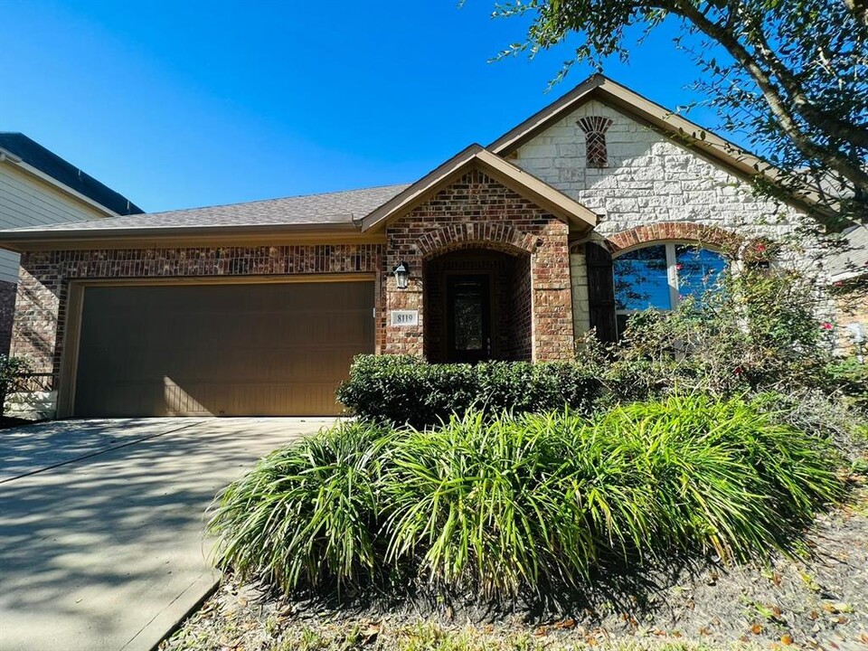 8119 Sweet Gardens Ct in Cypress, TX - Foto de edificio