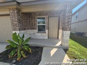 345 Middle Grn Lp in Floresville, TX - Building Photo - Building Photo