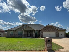 203 Lyla Glen Dr in Washington, OK - Building Photo