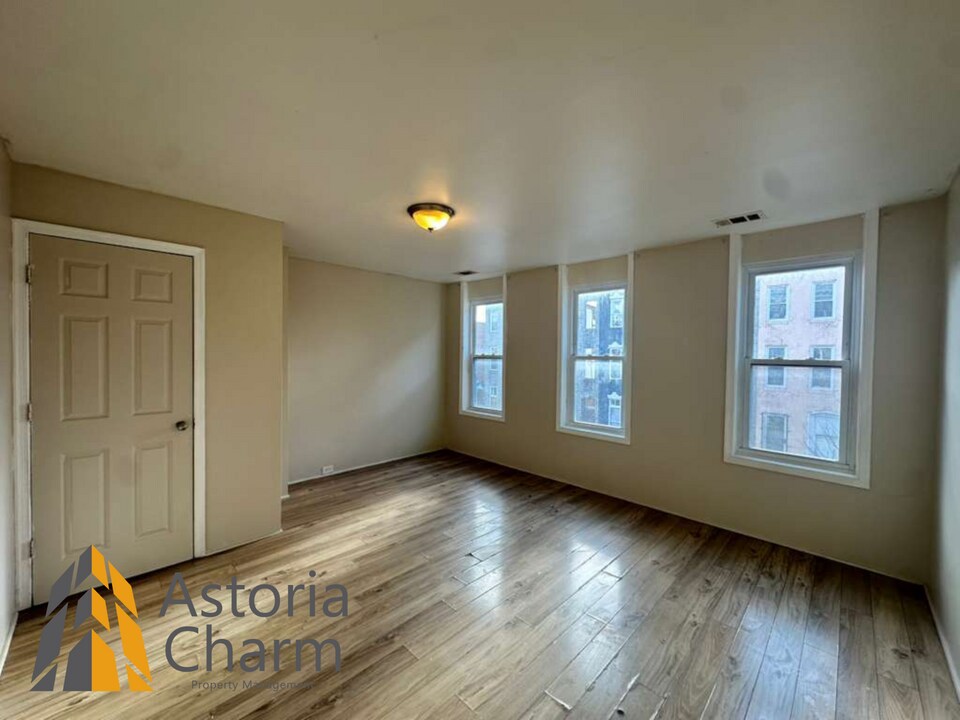 910 Edmondson Ave-Unit -Unit 2 in Baltimore, MD - Building Photo