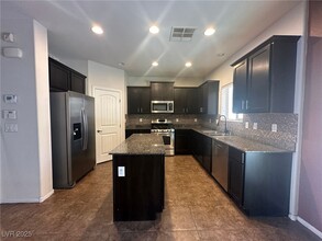 5398 Gold One Ln in Las Vegas, NV - Building Photo - Building Photo