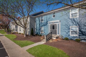 The George Apartment Homes in Indianapolis, IN - Foto de edificio - Building Photo