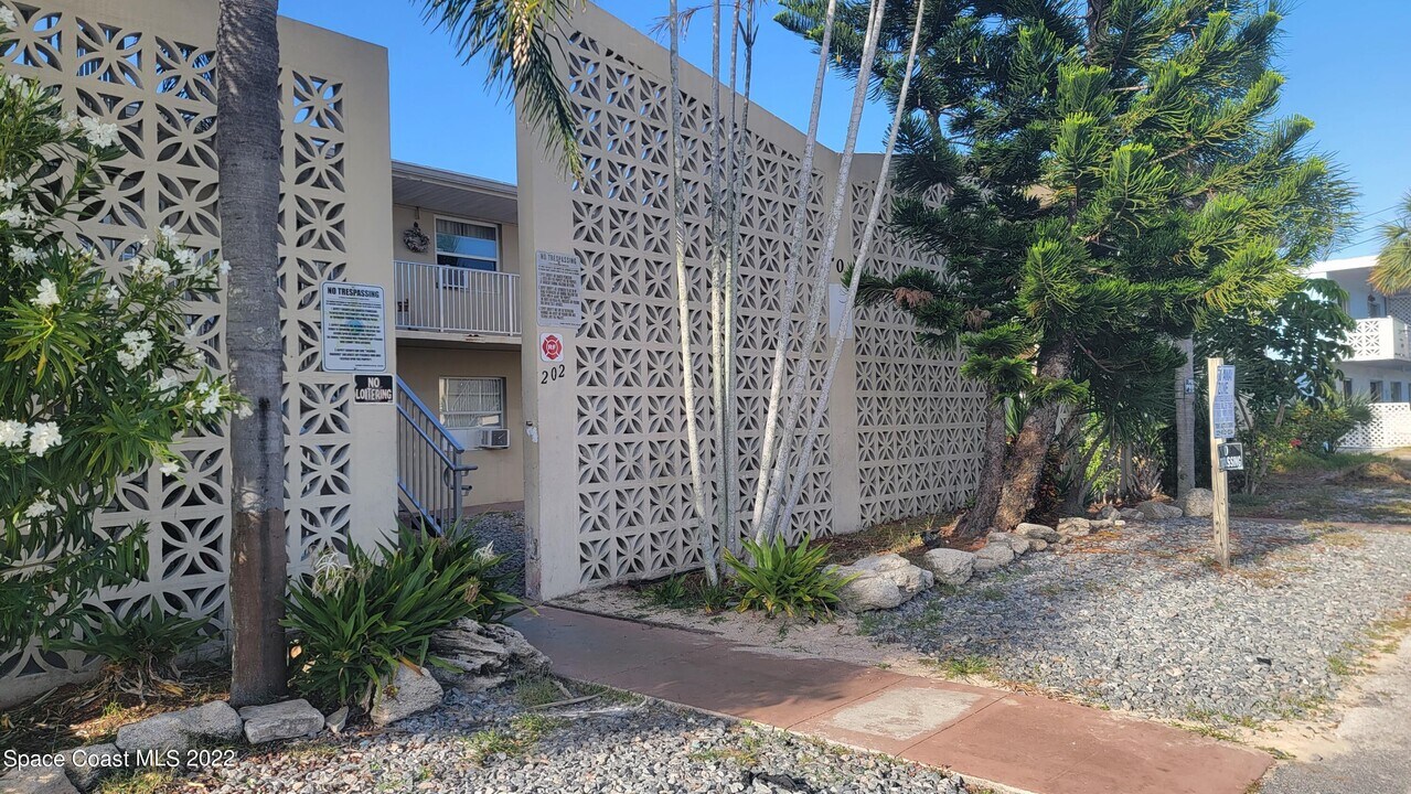 202 Caroline St in Cape Canaveral, FL - Building Photo