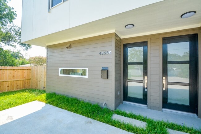 4358 Clover St in Houston, TX - Building Photo - Building Photo