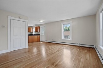 32 Warren St in Norwood, MA - Building Photo - Building Photo