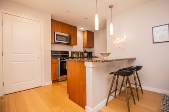 16 Miner St, Unit #401 in Boston, MA - Building Photo - Building Photo