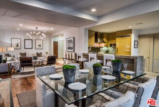 447 N Doheny Dr in Beverly Hills, CA - Building Photo - Building Photo