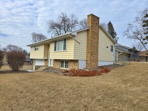 725 Elton Hills Dr NW in Rochester, MN - Building Photo - Building Photo