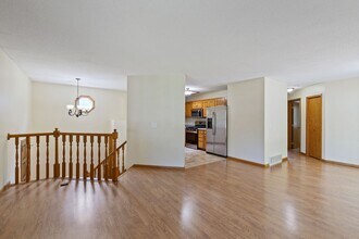 1711 Slater Ln in Burnsville, MN - Building Photo - Building Photo