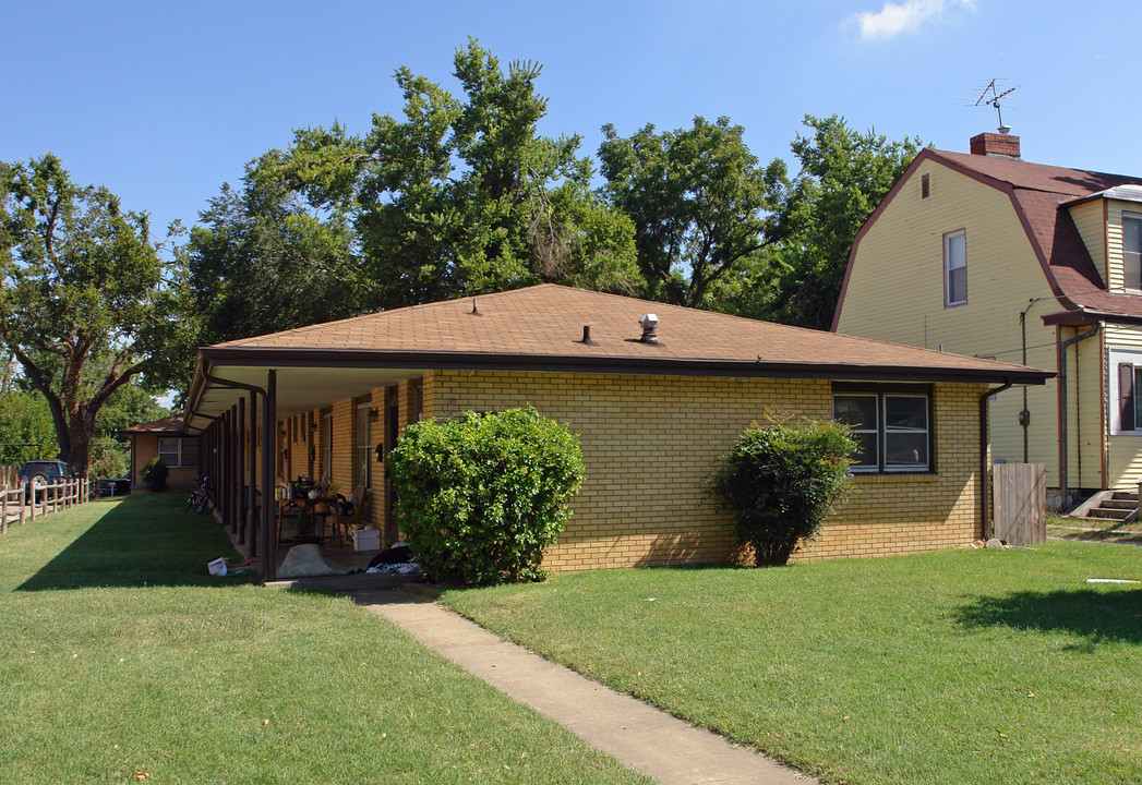 1131 Elm St in Springfield, MO - Foto de edificio