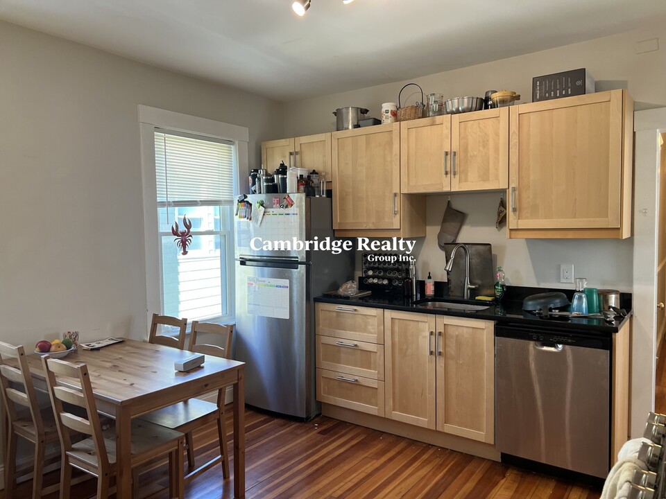 25 Fainwood Cir, Unit 3A in Cambridge, MA - Foto de edificio