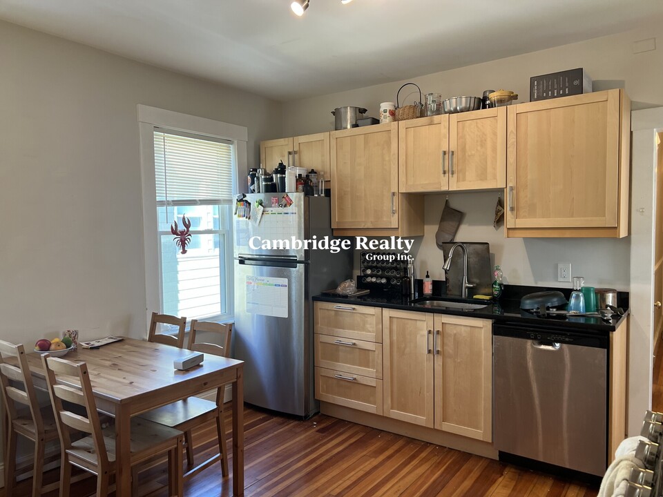 25 Fainwood Cir, Unit 3A in Cambridge, MA - Building Photo