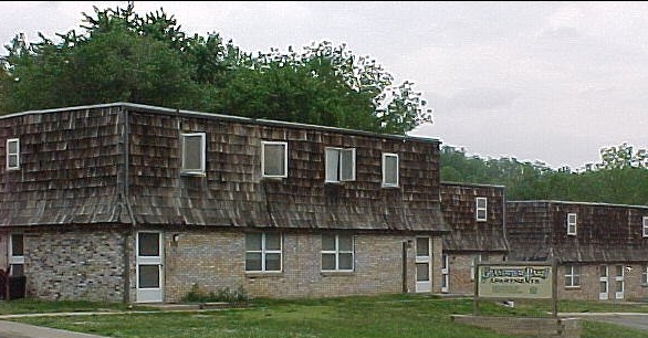 Grandview Park Manor in Kansas City, KS - Building Photo