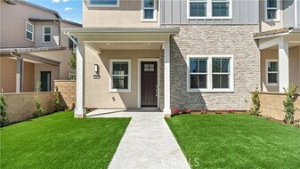 110 Scoville in Irvine, CA - Building Photo