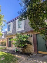 2901 Helena Ave in Nederland, TX - Building Photo