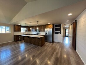 996 NW Oak Ave in Redmond, OR - Building Photo - Building Photo