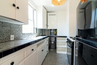 1548 Lucretia Ave in Los Angeles, CA - Building Photo - Building Photo