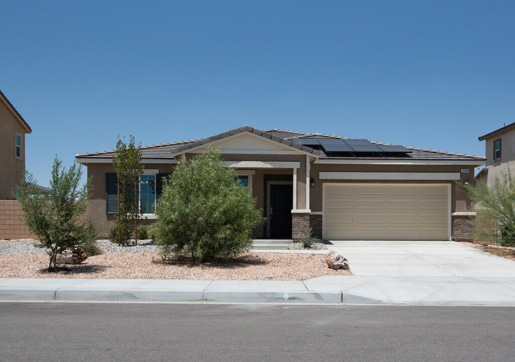 12444 Deodar St in Victorville, CA - Building Photo