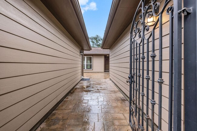 21710 Glenbranch Dr in Spring, TX - Building Photo - Building Photo