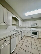 370 Englewood Dr in Kerrville, TX - Building Photo - Building Photo