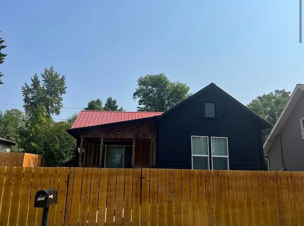 555 Kalispell Ave in Whitefish, MT - Building Photo