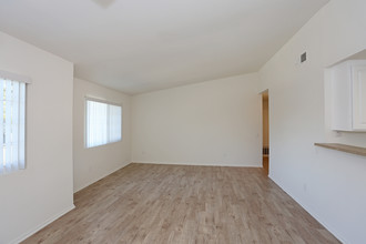 Madison Newport Apartment Homes in Costa Mesa, CA - Building Photo - Interior Photo