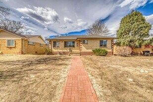 2391 Jamaica St in Aurora, CO - Building Photo