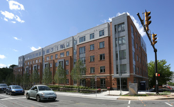 Jackson Crossing in Alexandria, VA - Foto de edificio - Building Photo