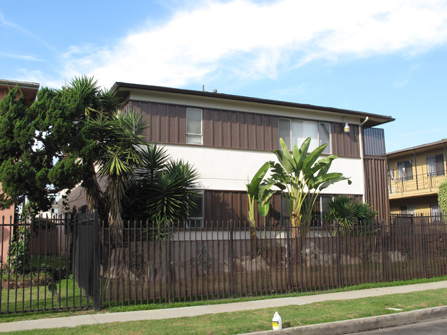 10231 S 10th Ave in Inglewood, CA - Building Photo - Building Photo