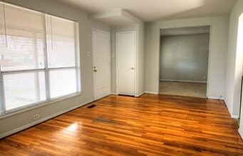 105 Clearview Dr in Florissant, MO - Building Photo - Building Photo